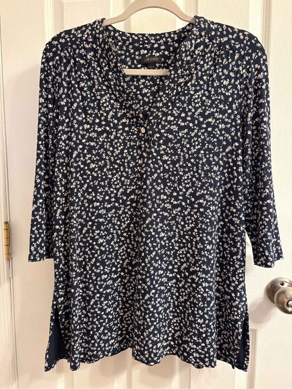J. Jill Navy and White Floral V-Neck Tunic Blouse #391